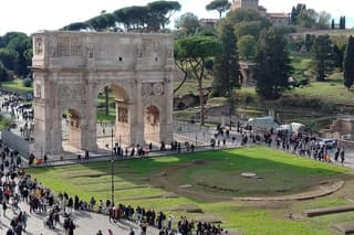 Imperial Rome Colosseum and Roman Forum Tour