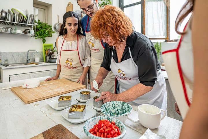 Rome Walking Tour & Traditional Cooking Class with Wine — photo 1 of 13