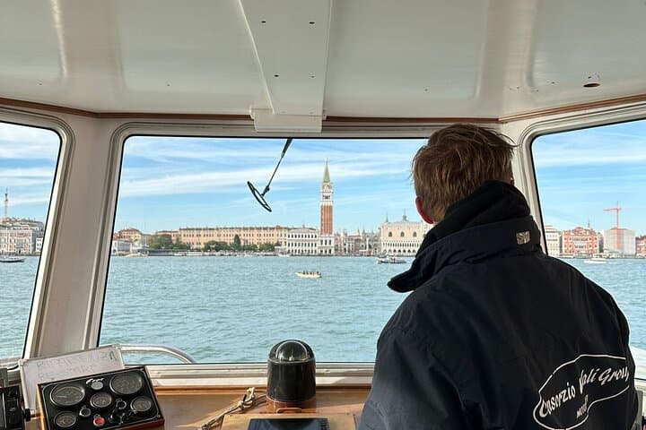 1-hour panoramic tour of Venice by boat — photo 1 of 11