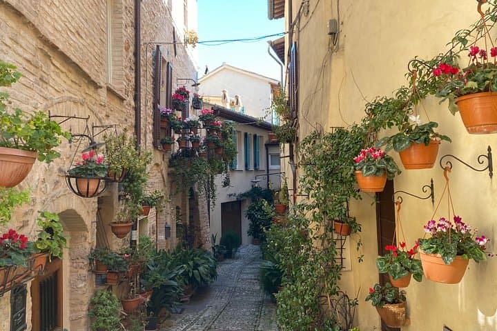 Splendid Spello Walking Tour — photo 1 of 9