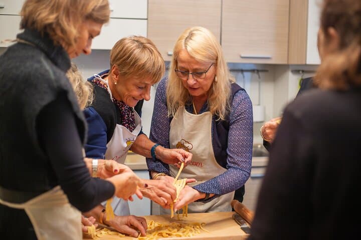 Pasta and Prosecco Class Make Tagliatelle in Valdobbiadene — photo 1 of 10