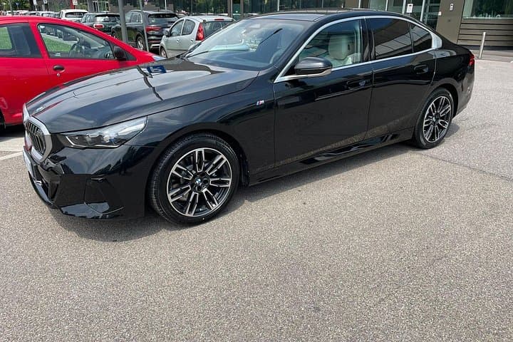 Transfer from Milan city centre to Linate Airport BMW 5 car series — photo 1 of 6