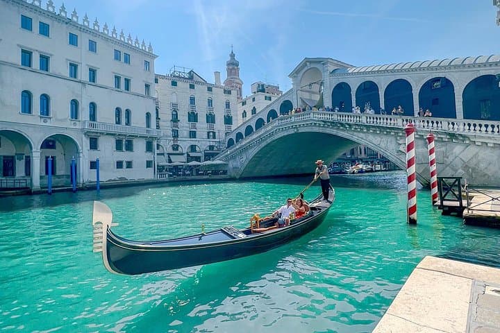 Private Tour: Venice Gondola Ride with Serenade — photo 1 of 6