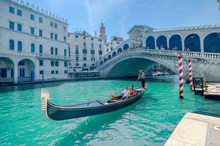 Private Tour: Venice Gondola Ride with Serenade