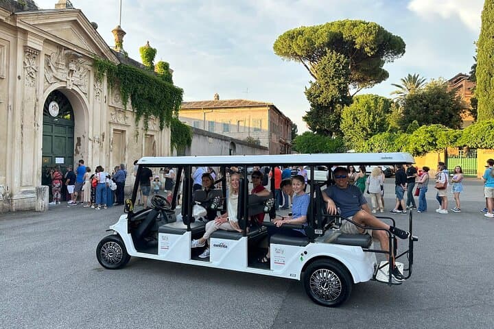 Rome City Highlights Golf Cart Ride with Private Guide Option — photo 1 of 24