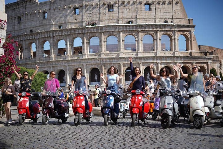 Explore Rome on Vintage Vespa with Tiramisu — photo 1 of 15