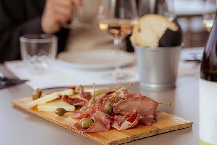 A Classic Tuscan Winery with Lunch in Montepulciano — photo 1 of 11