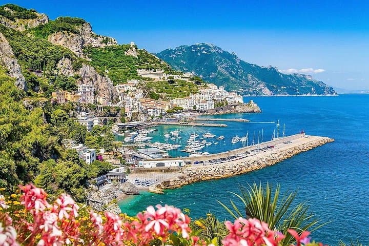 Private Day Trip of Amalfi Coast & Positano with Local Driver and Luxury Minivan — photo 1 of 7