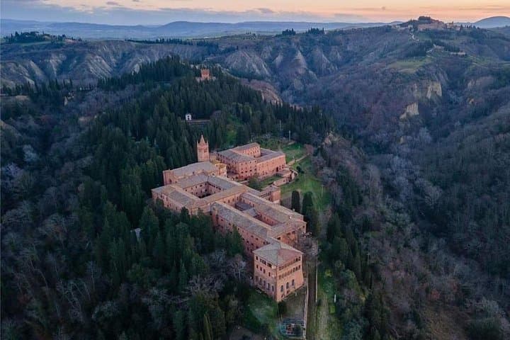 Tour with Priority Entrance in Tuscany Abbey and Tasting — photo 1 of 19