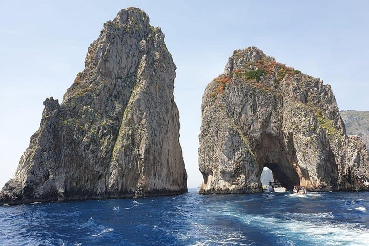 Minicruise Capri da Sorrento con giro dell'isola — photo 1 of 3
