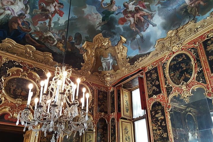 Turin Royal Palace Kid-Friendly Tour with and Holy Shroud Chapel — photo 1 of 6