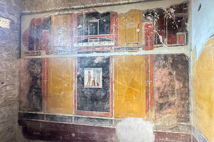 Pompeii Tour with Wine and Olive oil Tasting from Positano — photo 1 of 10