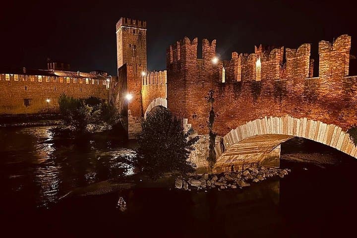 Verona by Moonlight: A Nighttime Path Through History and Romance — photo 1 of 8