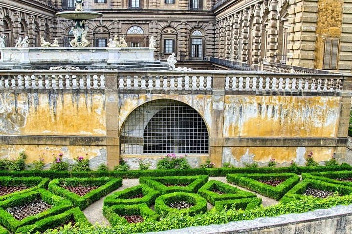 Florence: Palazzo Pitti & Boboli Gardens Private Guided Tour — photo 1 of 9