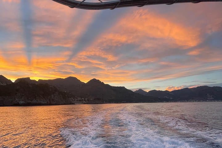 Sunset boat excursion in Taormina — photo 1 of 10