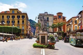 Sorrento, Positano & Pompeii with Lunch in the Vineyard Private Tour