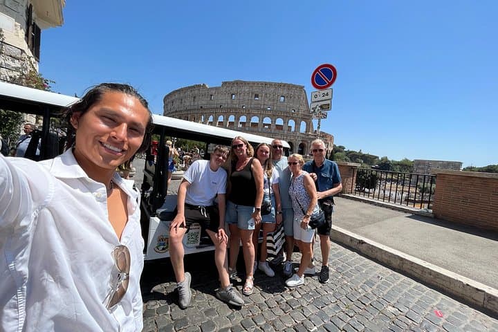 Rome: 3 Hours Golf Cart with Gelato and Trevi Fountain Entrance — photo 1 of 13