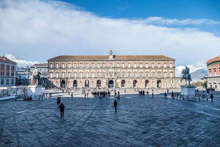 Royal Palace Napoli Guided Walk — photo 1 of 8