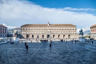 Royal Palace Napoli Guided Walk