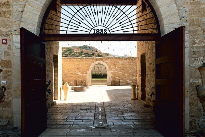 Discovering the estate — photo 1 of 27