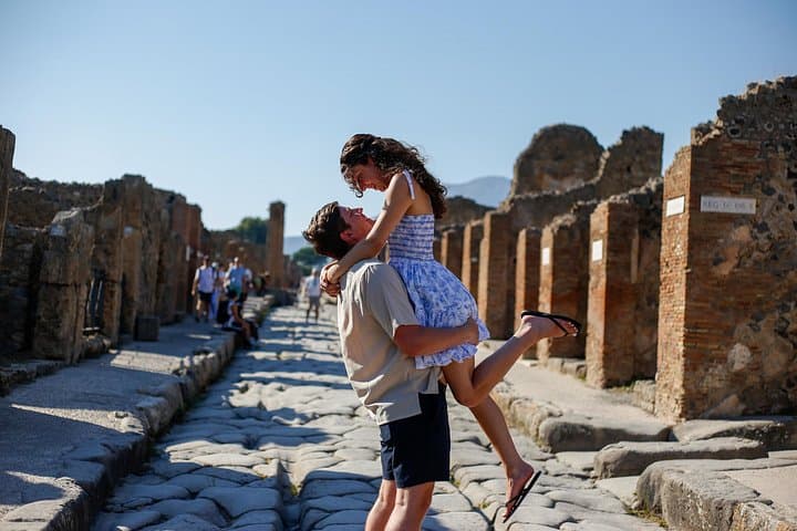 Private Photo Shoot in Pompeii with a Local Photographer — photo 1 of 8