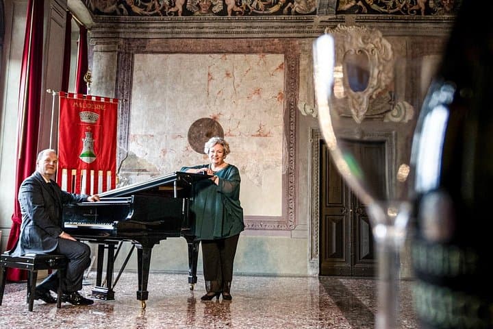 Opera concert with Piano and Mezzosoprano in Garda — photo 1 of 9