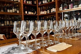 Authentic experience of 5 wines in Historical Wine Shop in Rome Center