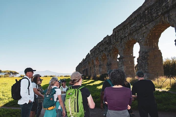 Urban Hike to the Aqueduct Park in Rome — photo 1 of 21