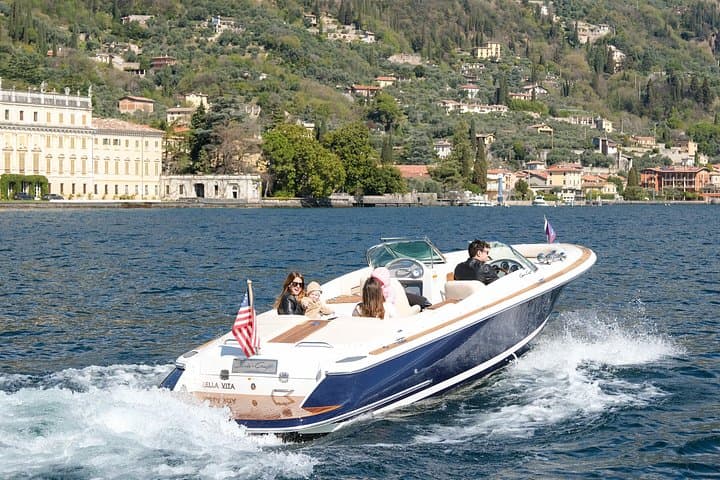 Private boat tour on Lake Garda with Skipper 2H — photo 1 of 8