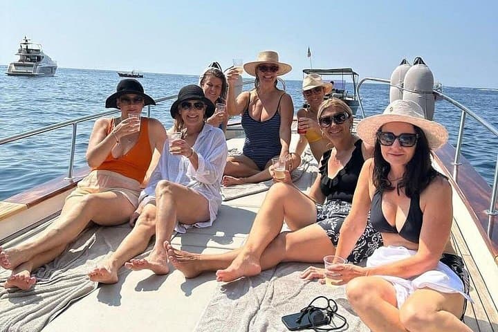 Boat tour along the Amalfi Coast — photo 1 of 6