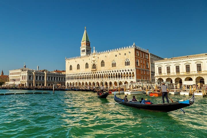 Doge's Palace Guided Tour with Gondola Ride in Venice — photo 1 of 20