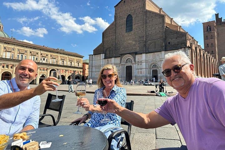 Bologna Food and Wine Tasting with City Guided Sightseeing Tour — photo 1 of 8