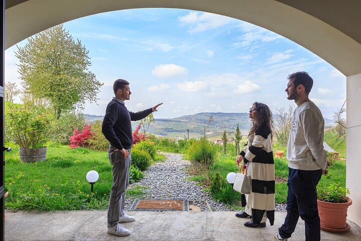 Private tour: discover Langhe wines with expert sommelier — photo 1 of 20