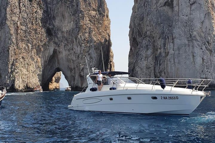 Private Cruise around Capri - yacht 40' — photo 1 of 9