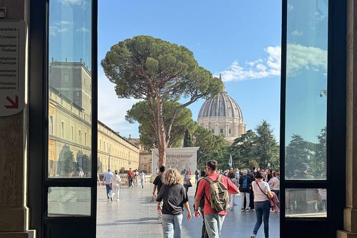 Vatican Museums & Sistine Chapel Guided Tour — photo 1 of 25