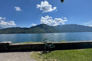 Discovering the three lakes by bike