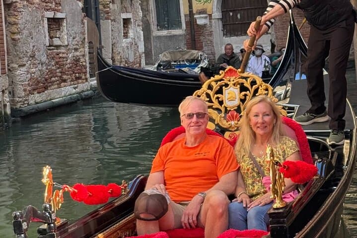 Gondola Ride with Private Walking Tour in Venice — photo 1 of 28