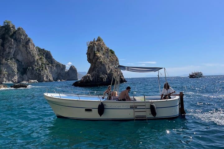Personalized Private Tour of Capri Island by Typical Boat — photo 1 of 6