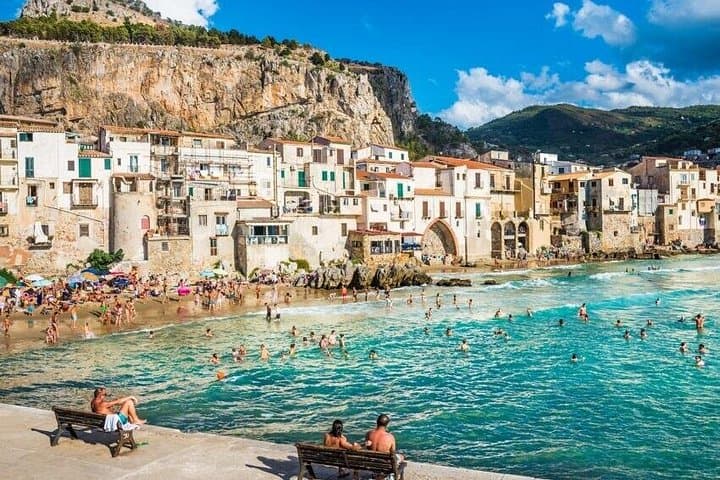 Cefalu Train Tour: A Journey Between Sea and Cultural Treasures — photo 1 of 14