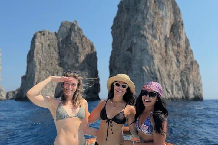3 hour private boat tour on the island of Capri — photo 1 of 6