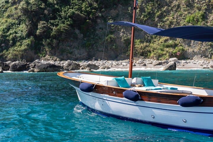 4 Hour Private Boat Tour of Capri — photo 1 of 8