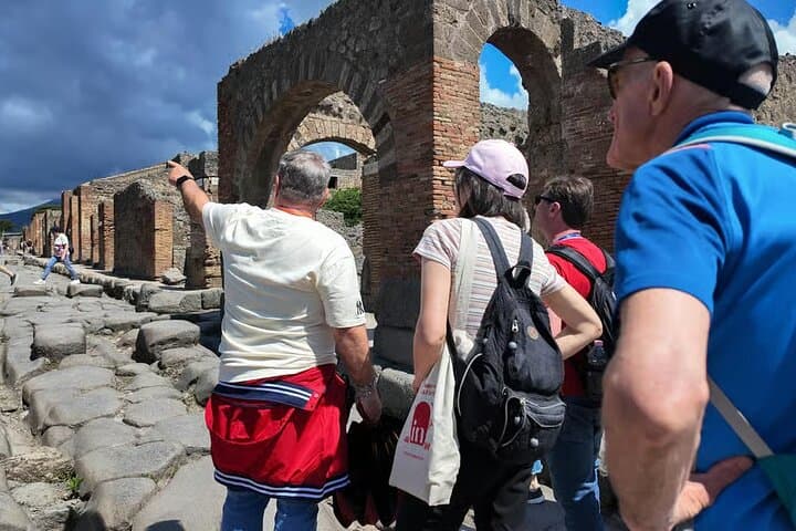 Pompeii Express : Guided tour from Naples by train included — photo 1 of 14