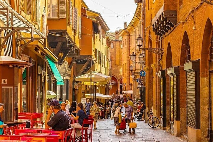 Walking Tour of Bologna with its secrets — photo 1 of 6