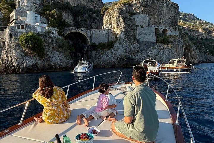 Positano shared sunset by boat with aperitif — photo 1 of 13