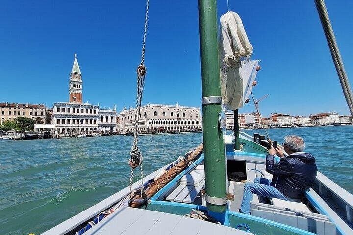Classic Venetian Boat Tour to Explore the Lagoon and Islands — photo 1 of 16
