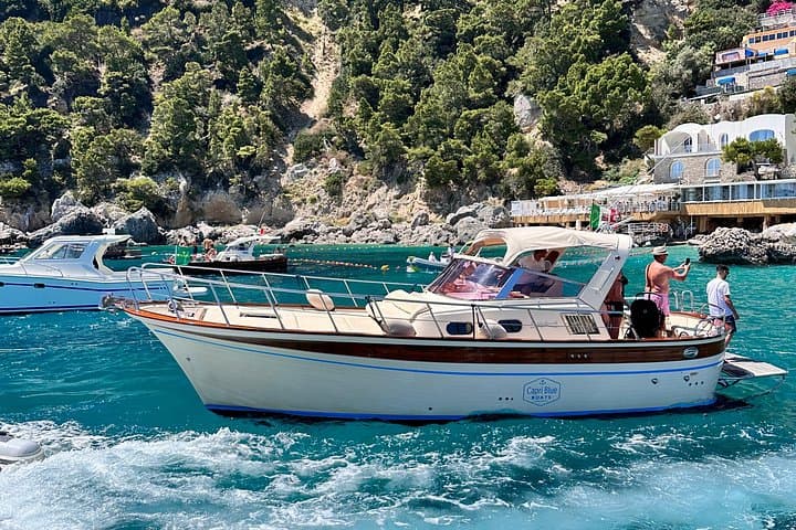 Full day in Capri with Fratelli Aprea 32 Feet — photo 1 of 8