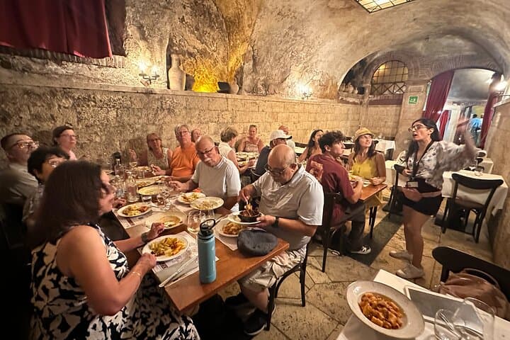 Underground Rome: Food Tour and Hidden Gems City Sightseeing — photo 1 of 8