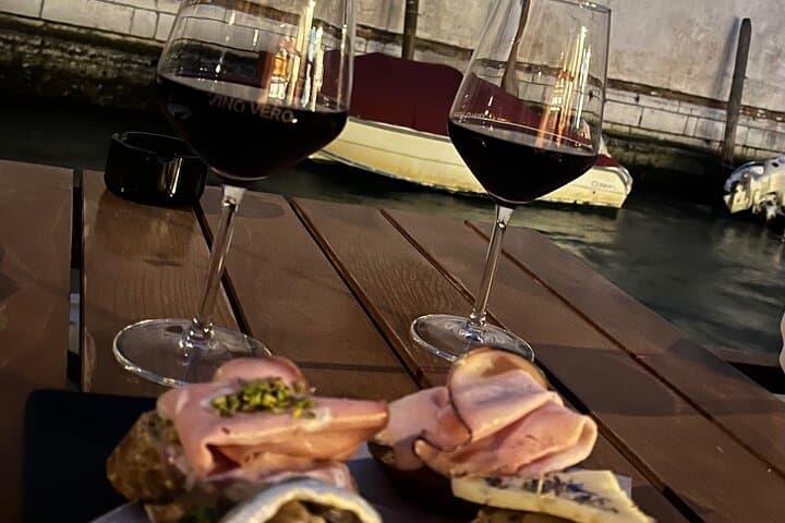 Experience Venice Like Never Before — photo 1 of 7