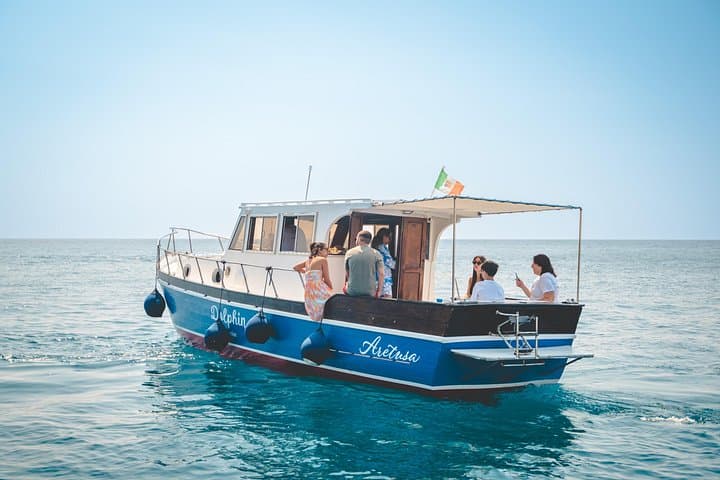 Boat excursion with barbecue on board — photo 1 of 12