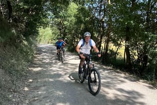 E-Bike Tour in the Tuscan Hills with Wine Tasting